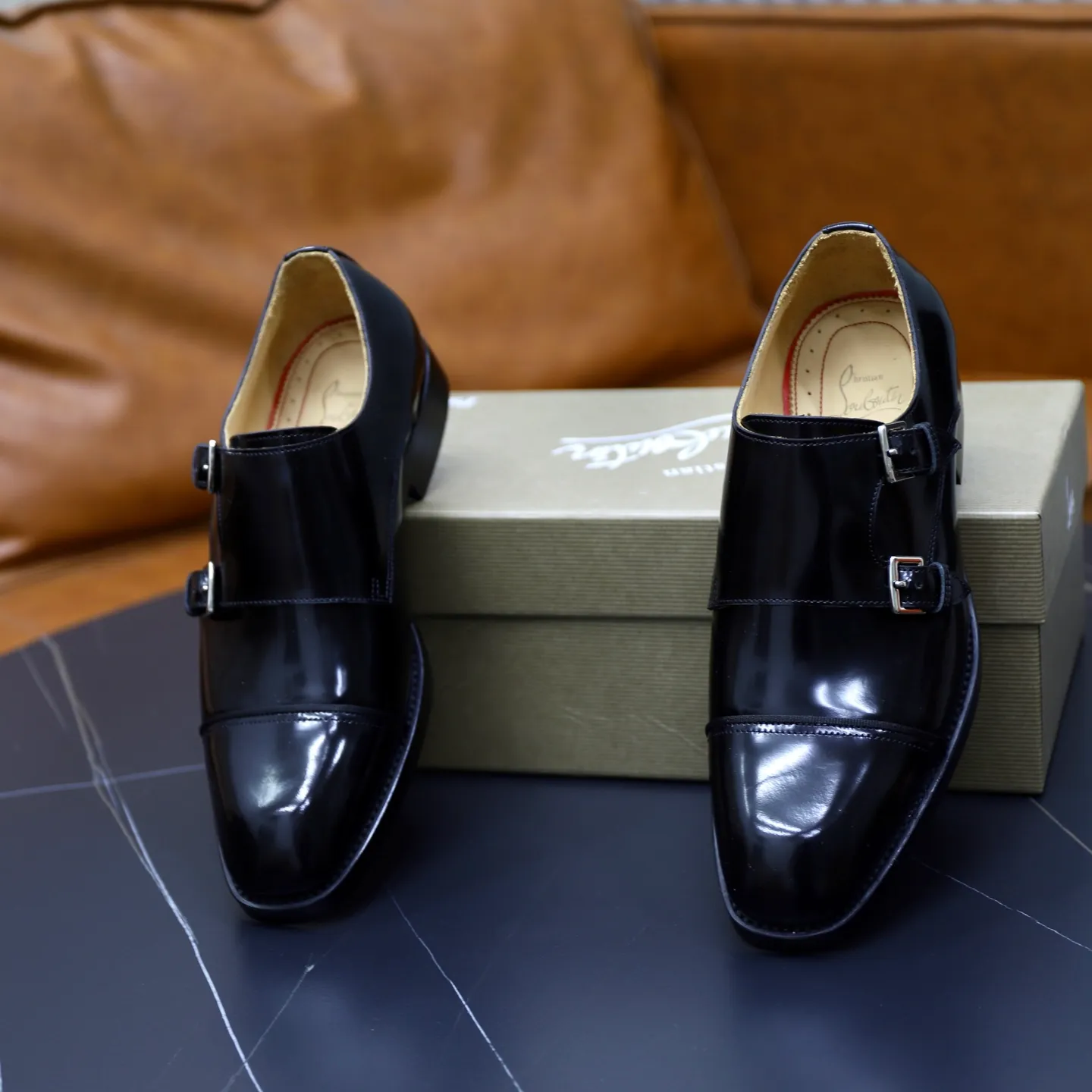 Ex-factory price: 620💰Christia*.Loubouti*🆑High-end men’s business formal leather shoes | Classic red sole shoes | Original imported first-layer cowhide | Water-dyed cowhide lining | Italian imported red rubber outsole | High-end luxury | Perfect interpretation of fashion, sunshine, style, suitable for various occasions Size: 39-44 (38.45 custom-made)